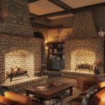 tradycyjny kominek ceglasty