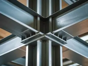 detale montażu metalu